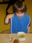 Kleine Strolche beim Mittagessen
